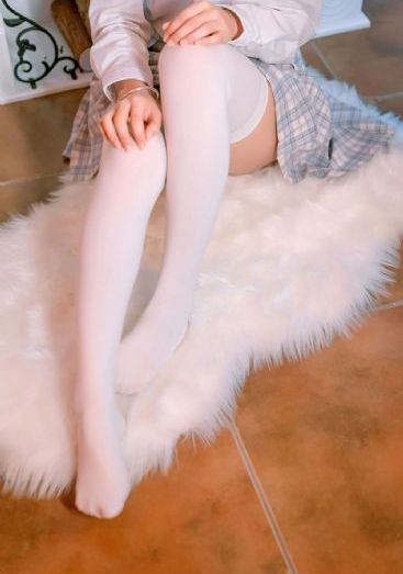 日韩制服丝袜童话村_国产剧电影完整版在线观看