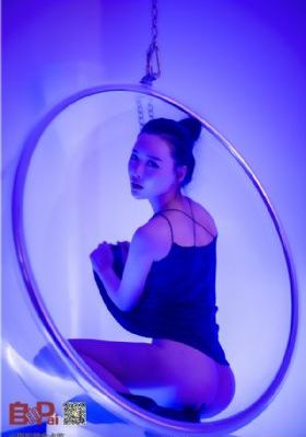 美女脱内衣露秘部位_BD英语超清在线观看